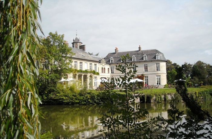 Fichier:700px-Aubry-Chateau vue arriere.jpg