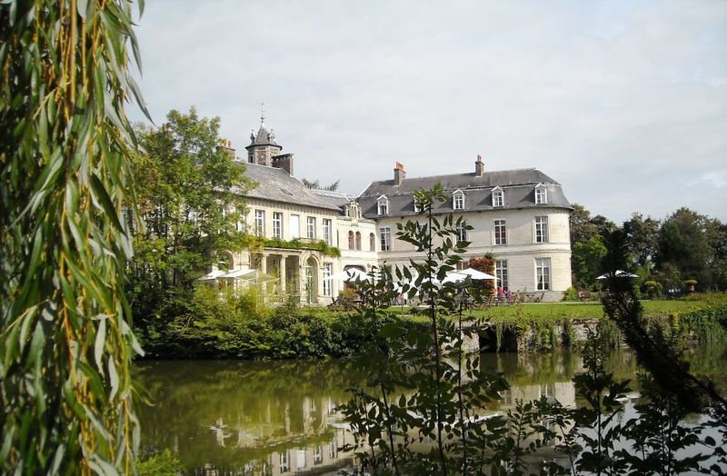 Fichier:800px-Aubry-Chateau vue arriere.jpg