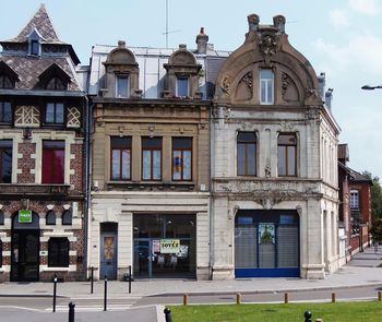 Fichier:350px-Valenciennes-Place de Tournai Octroi.jpg