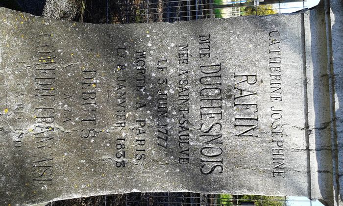 Fichier:700px-Saint-Saulve-Monument Duchesnois-2.jpg