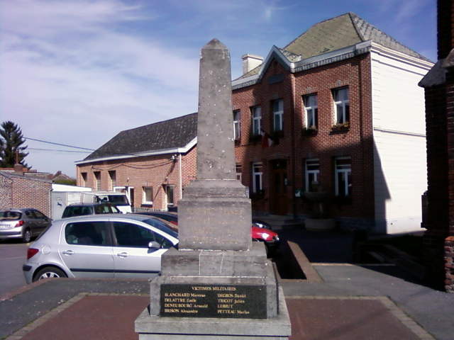 Fichier:Monument aux Morts de Thivencelle.jpg