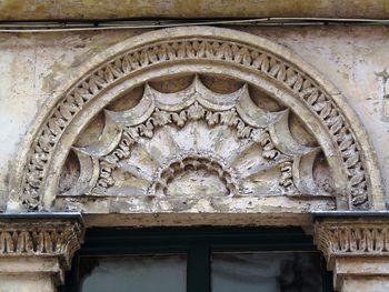 Fichier:350px-Valenciennes-Delsaux rideaux.jpg