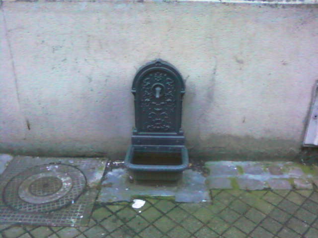 Fichier:Condé sur Escaut - Fontaine.jpg