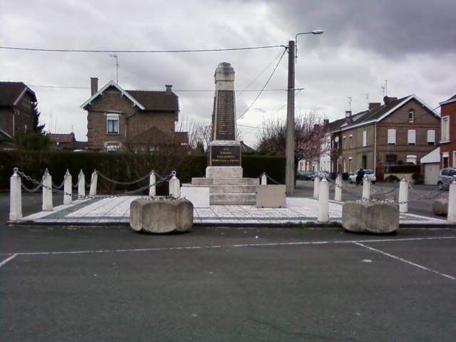Fichier:Monument aux Morts Escautpont.jpg