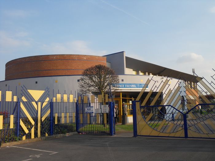 Fichier:700px-Petite-Foret-Espace Barbara.jpg