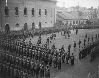 Fichier:350px-Valenciennes-Caserbe Vincent-revue canadienne 1918.jpg