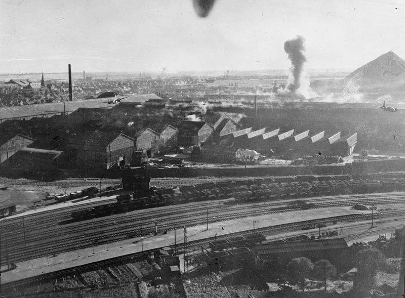 Fichier:20170124211053!Denain-1943-IWM-C 3723.jpg