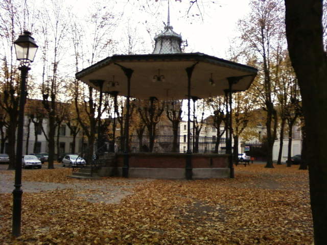 Fichier:Condé sur Escaut - Kiosque Place Verte.jpg
