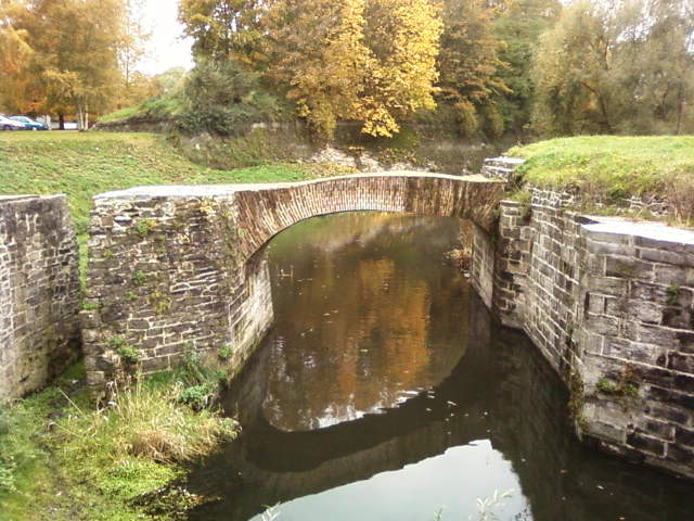Fichier:Condé sur Escaut - Canal du Jard rue Molère(3).jpg