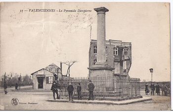 Fichier:350px-Valenciennes-Pyramide Dampierre.jpg