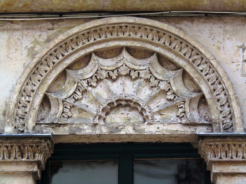 Fichier:800px-Valenciennes-Delsaux rideaux.jpg