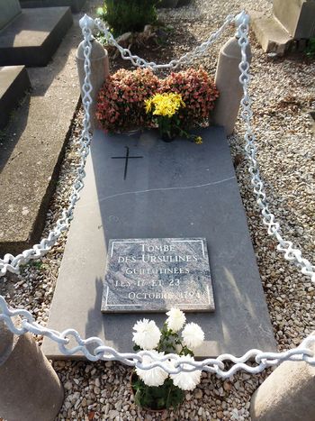 Fichier:350px-Tombe des Ursulines 2.jpg