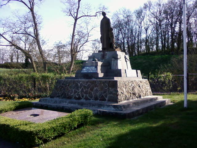 Fichier:Monument aux morts Condé sur l'Escaut.jpg