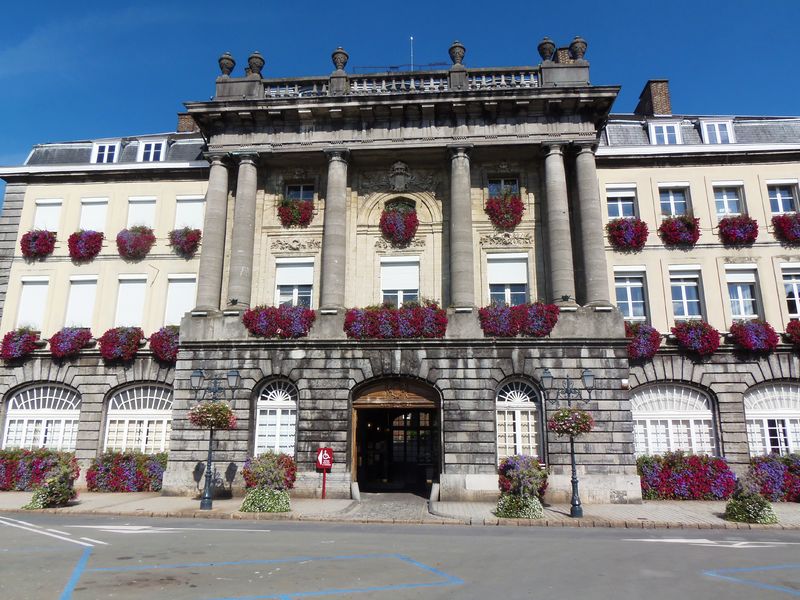 Fichier:800px-Conde-Hotel de ville.jpg