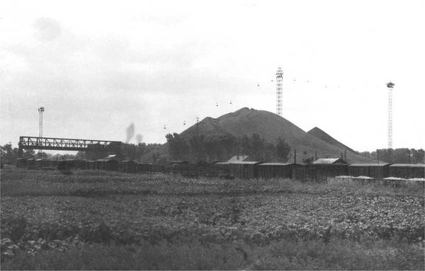 Fichier:600px-Roeulx-Terrils pylones.jpg