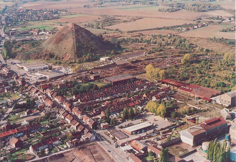 Fichier:800px-Terril Renard vu du ciel.jpg