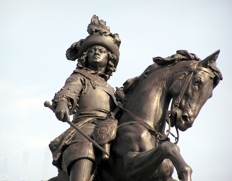 Fichier:769px-Denain-Statue Villars.jpg