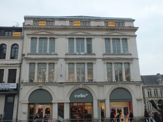 Fichier:525px-10 place d armes.jpg