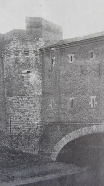 Fichier:337px-Tour Poterne.jpg