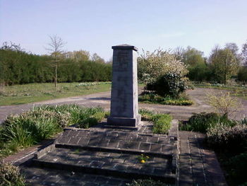 Fichier:350px-Monument aux Morts Tourelle du Sarteau.jpg