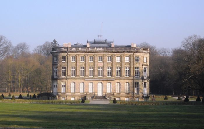 Fichier:700px-Conde-Chateau Hermitage.jpg