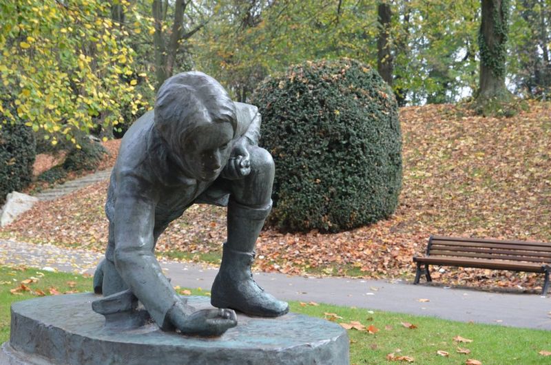 Fichier:800px-Joueur de billes.jpg