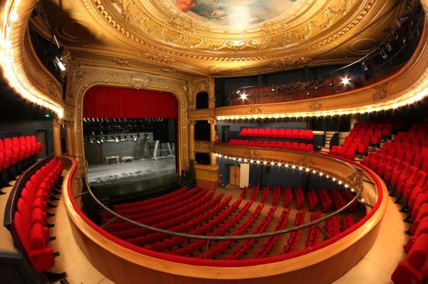 Fichier:600px-Denain-Theatre interieur.jpg
