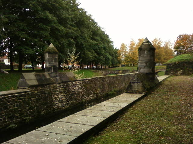 Fichier:Condé sur Escaut - Canal du Jard rue Molère(5).jpg
