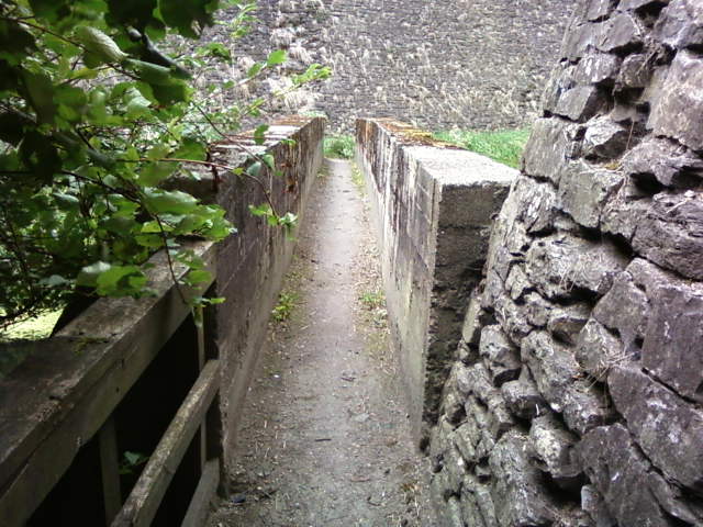 Fichier:Condé sur Escaut - Aqueduc2.jpg