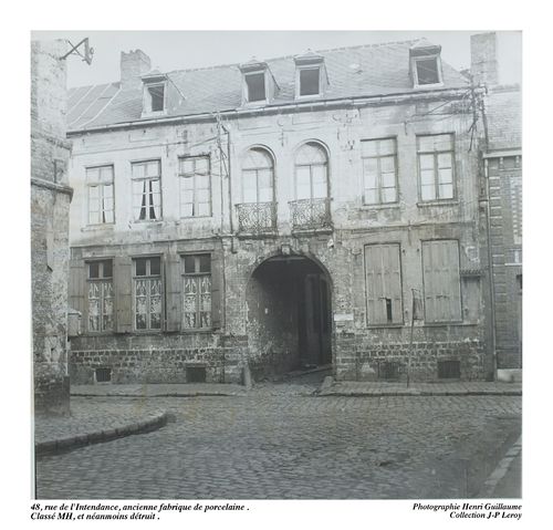 Fichier:500px-Valenciennes-48 Rue Intendance.jpg