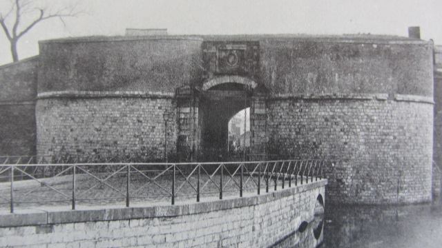 Fichier:Porte tournisienne.jpg