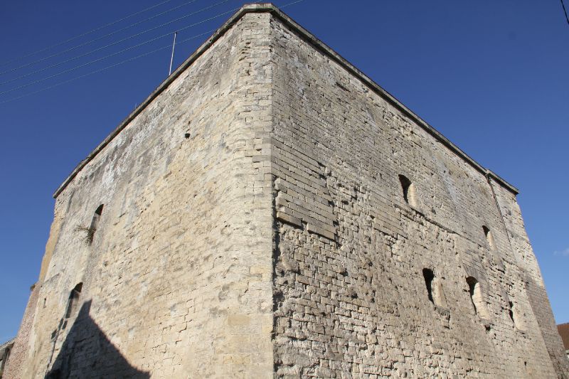 Fichier:Tour Ostrevant.jpg