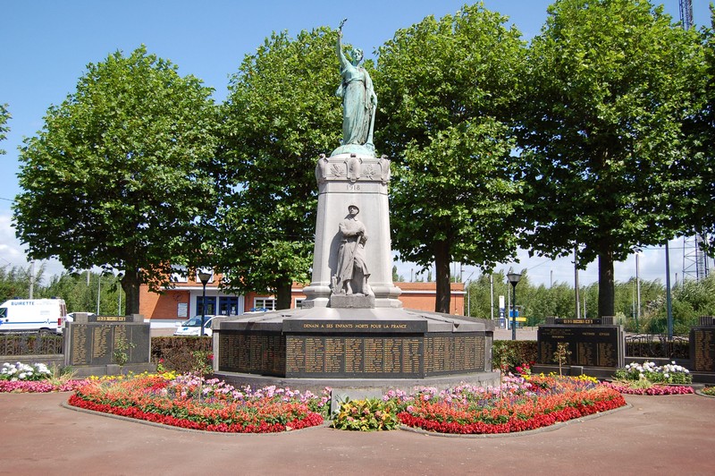 Fichier:Monument aux Morts de Denain 14-18.jpg