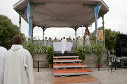 Fichier:250px-01 Messe d envoi.jpg