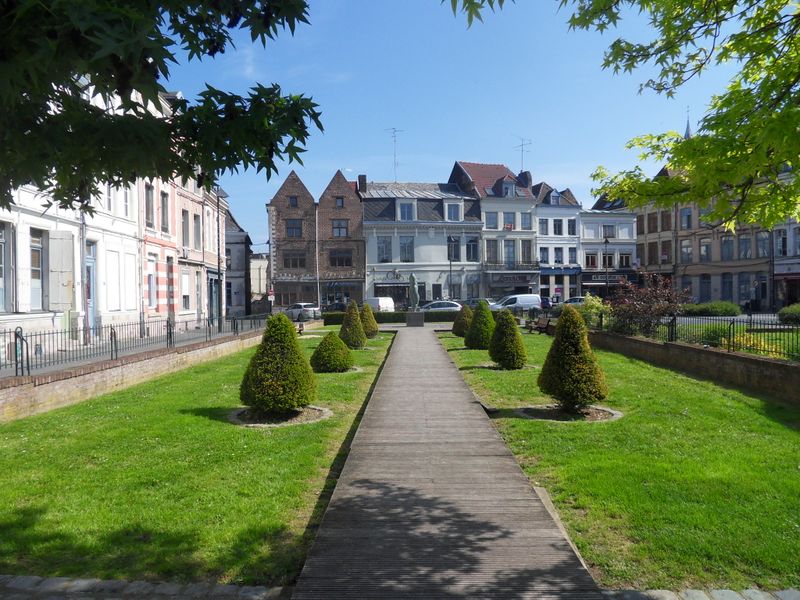 Fichier:Valenciennes-Square Jean-Baptiste Vanmour.jpg