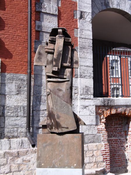 Fichier:Valenciennes-Le Messager-Gertrude Schoen.jpg