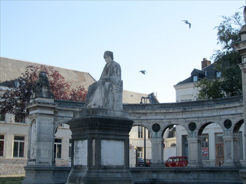 Fichier:MO-Monument Jean Froissart.jpg