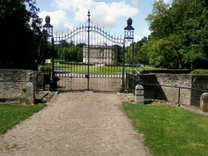 Condé sur Escaut - Entrée du chateau de l'Hermitage.jpg