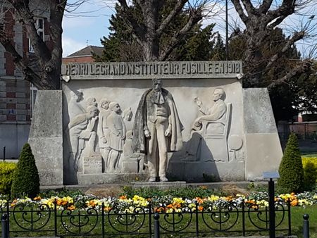 Valenciennes-Monument Henri-Legrand.jpg