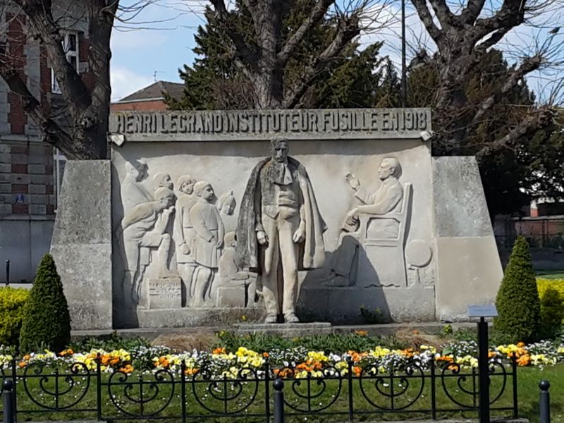 Fichier:Valenciennes-Monument Henri-Legrand.jpg