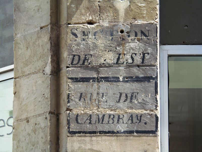 Fichier:Valenciennes-Plaque Rue Cambray.jpg