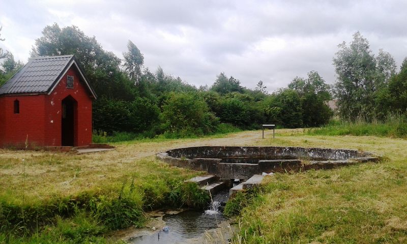 Fichier:Fontaine Saint-Landelin.jpg