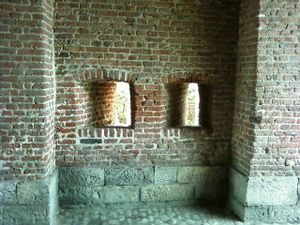 Condé sur Escaut - Porte Vautourneux sous le porche(2).jpg