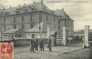 Valenciennes-CPA-Caserne Ronzier.jpg