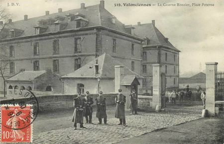 Valenciennes-CPA-Caserne Ronzier.jpg