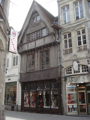 Valenciennes-Rue de Famars 12.jpg