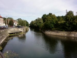Condé sur Escaut - Qaui du Petit Rempart avant passerelle.jpg
