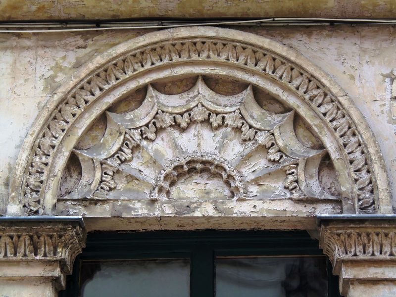 Fichier:Valenciennes-Delsaux rideaux.jpg
