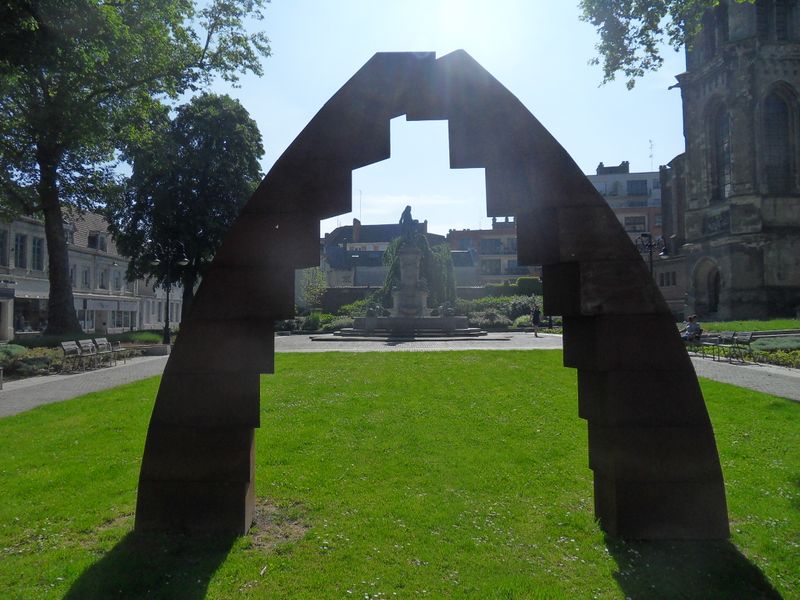 Fichier:Valenciennes-Square Watteau vue.jpg
