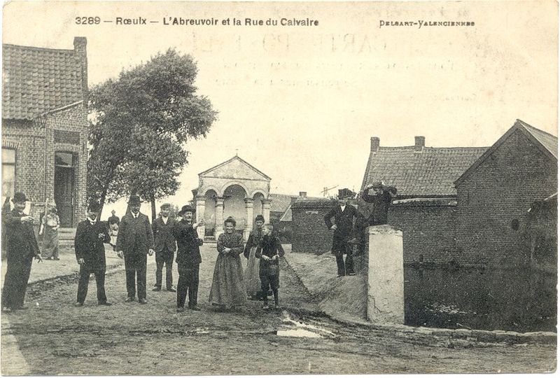 Fichier:Roeulx-Abreuvoir Rue du Calvaire.jpg